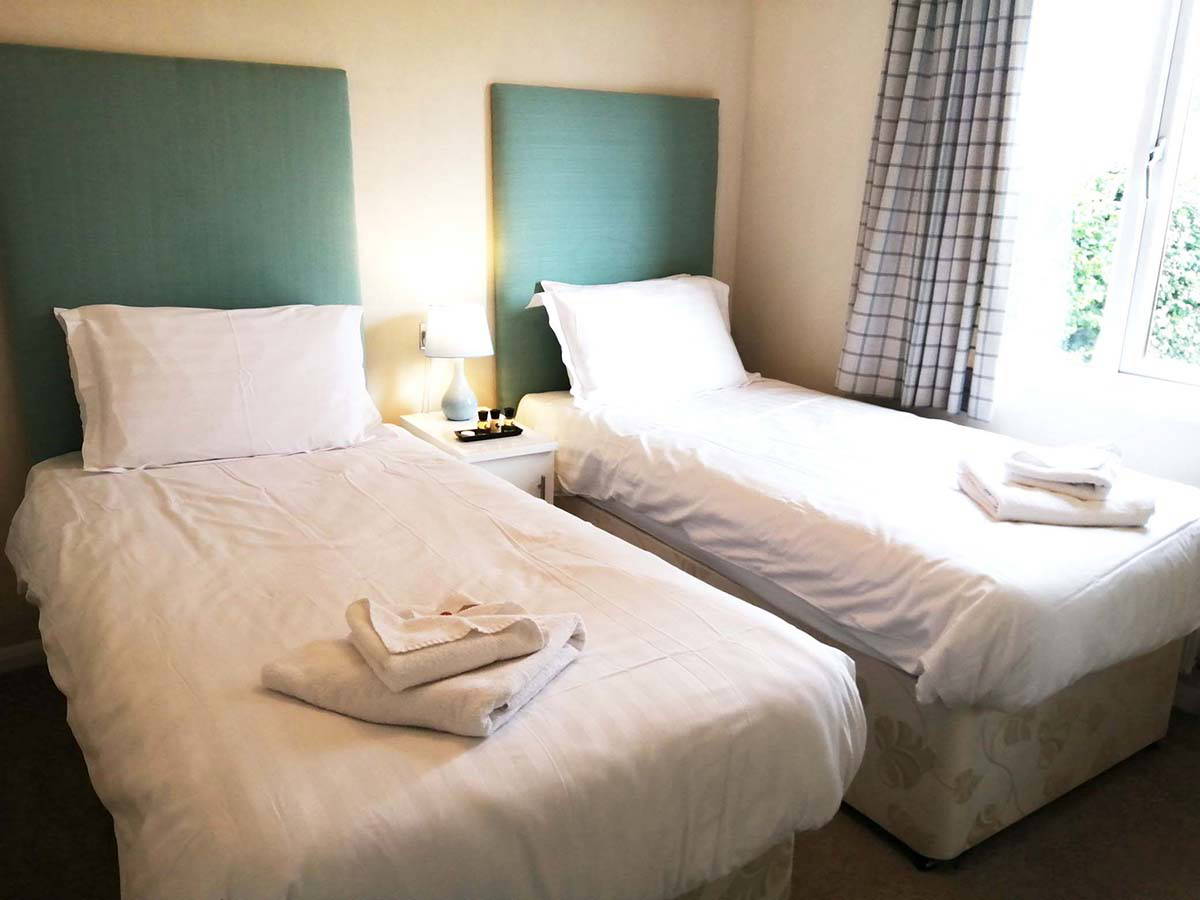 Ardingly Contemporary Updated Twin Room Twin Bedroom